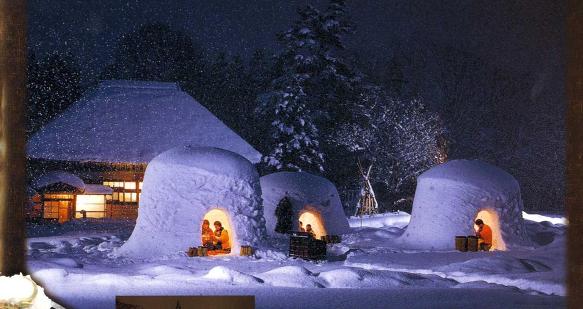 일본 아키타 현의 겨울 축제 : 요코테 가마쿠라