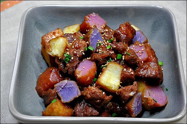 칼라감자 돼지고기 사태찜