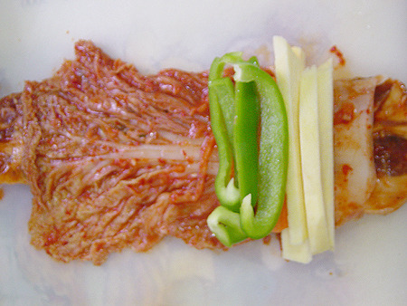 삼겹살과 김치의 끝내주는 맛의 하모니! 매운김치삼겹살말이구이