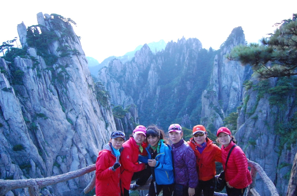 황산 시신봉(1688m)의 아름다운 일출/중국