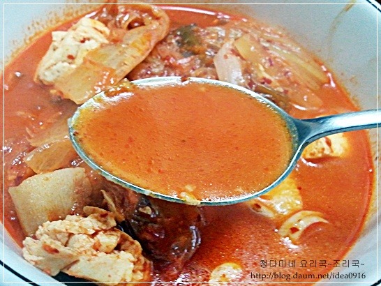 돼지고기 듬뿍 들어간 국가대표 김치찌개