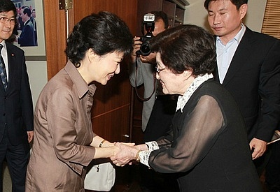 “여성 인권·민주화 위해 한길 걸었다고 기억해주길” / 한겨레