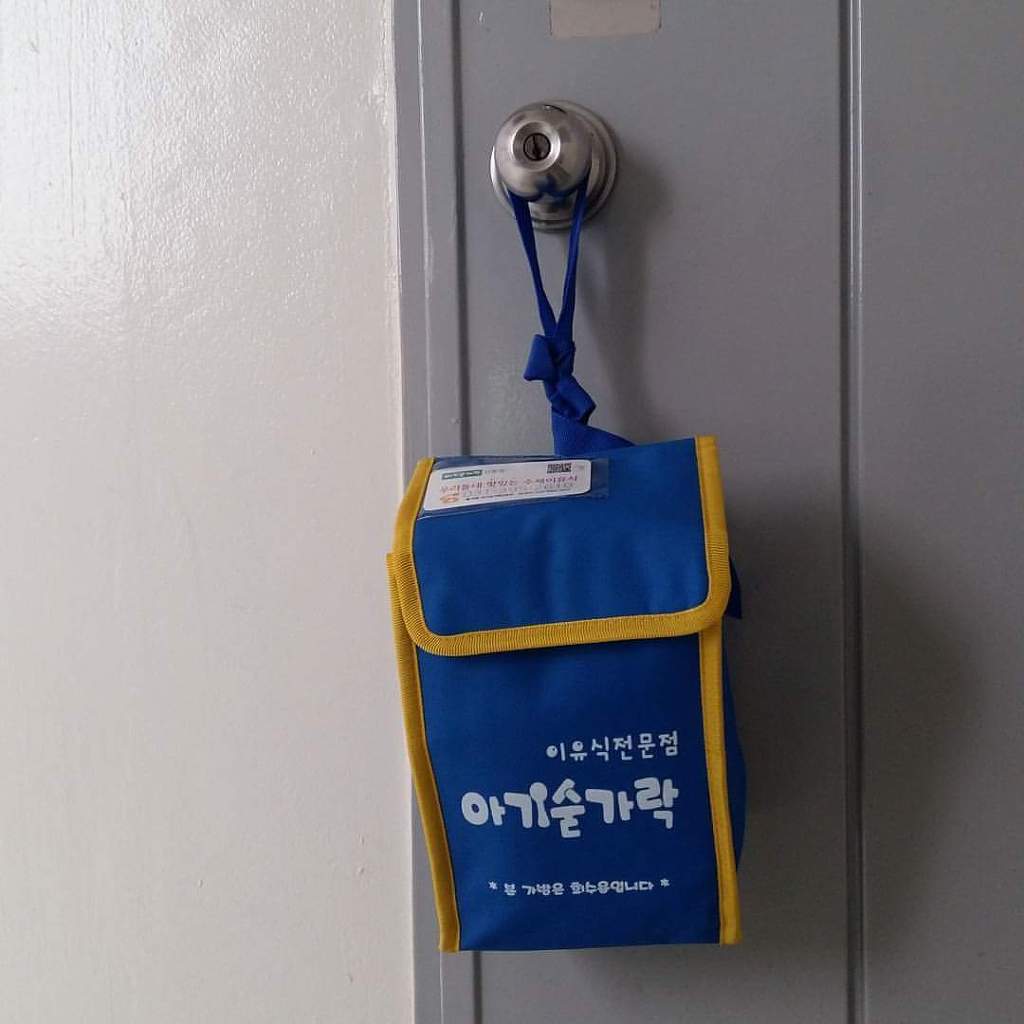 아기숟가락  산본평촌지역 배달해 드려요 배달시간은 12~5시까지입니다^^ 031-395-2610 식