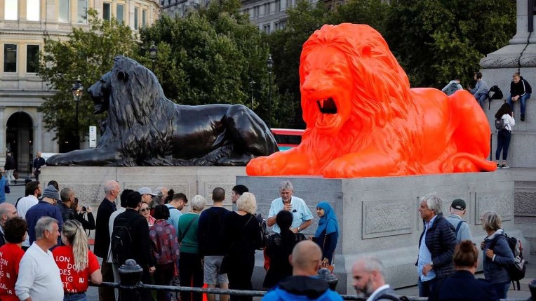 영국 런던 트라팔가 광장 넬슨 제독 기념비 사자 동상 - Nelson's Column Lions Trafalgar Square London UK 