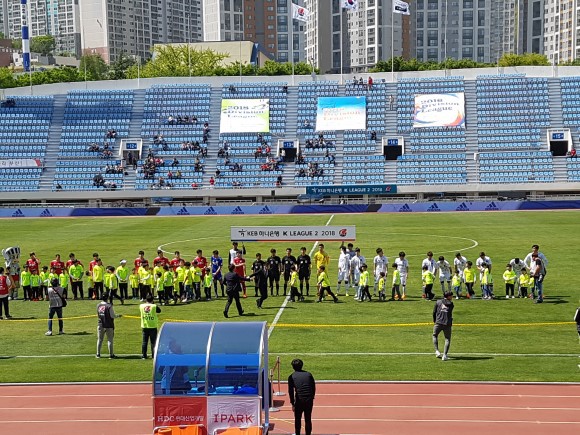 2018년 4월 21일 구덕운동장 축구경기 보고 야구장으로...