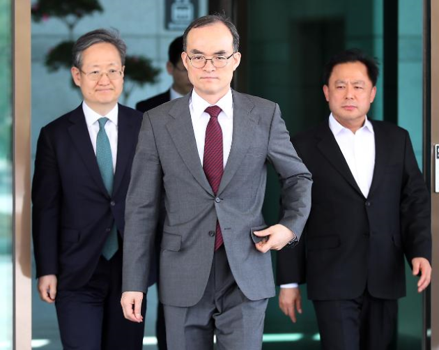 <문무일 검찰총장> 김학의 별장 사건은 해결사의 돈 뜯기가 핵심인 듯 합니다.