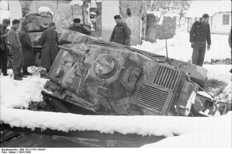 독일군이 노획하여 발칸전선에서 사용했던 프랑스군 H 39 호치키스 경전차 -German capture used French H 39 Hotchikiss Light Tank in the Balkan 