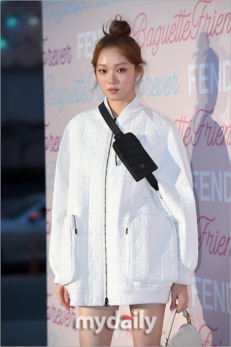 이성경