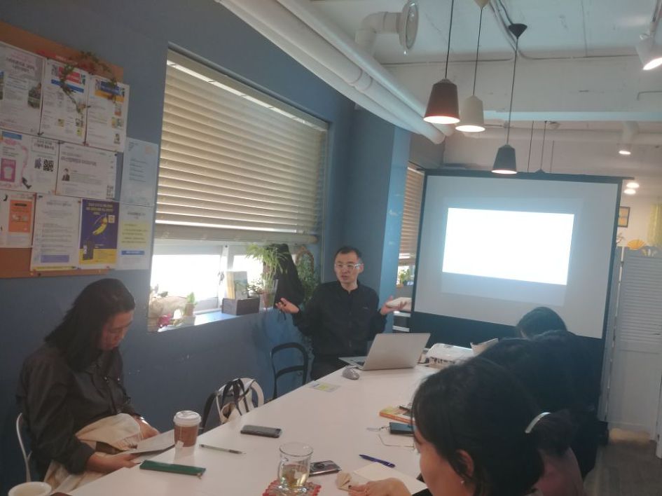 15-1. 타샤의 책방에서