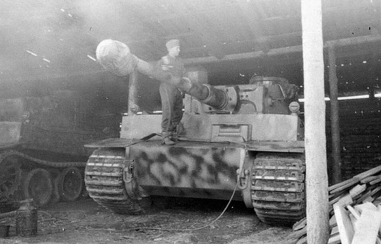 독일 타이거-1 전차 에어 컴프레서 스프레이 위장 채색 - German Tiger-1 Tank Air compressor for spray camouflaged painting